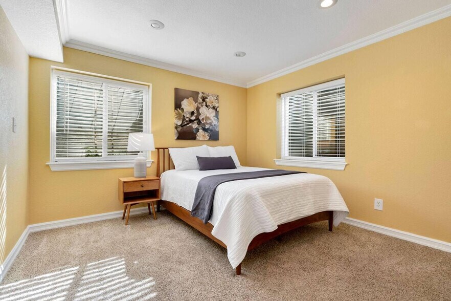 Building Photo - 6315 Clymer Cir