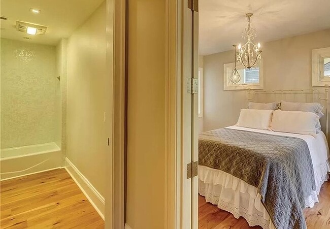 Building Photo - Spectacular Furnished Harbourfront Home in...