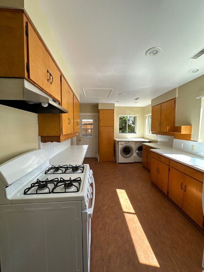 Building Photo - Charming 1928 Vintage Cottage Near Cal Poly – Available Now