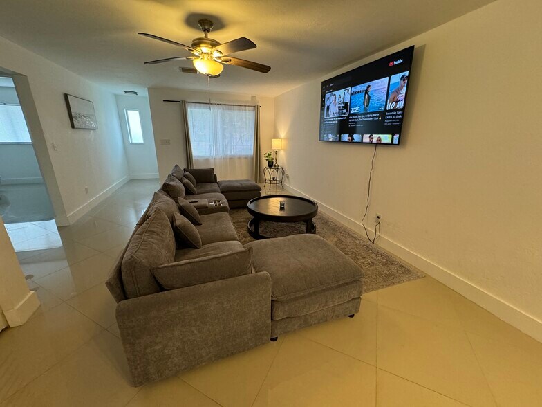 Building Photo - 5204 Coronado Pky