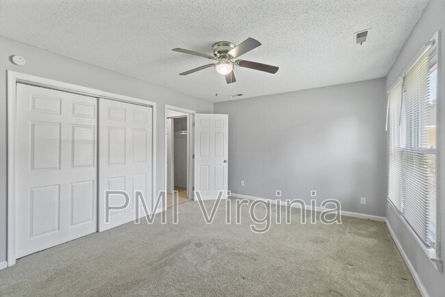 Building Photo - 3909 Wilmington Ct