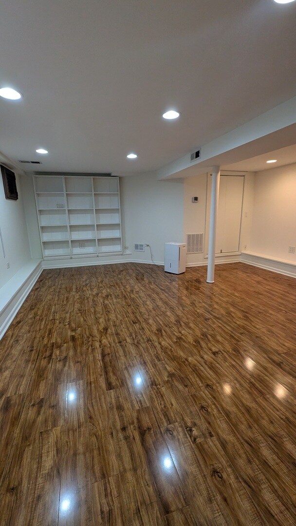 Building Photo - 1222 W Hubbard St