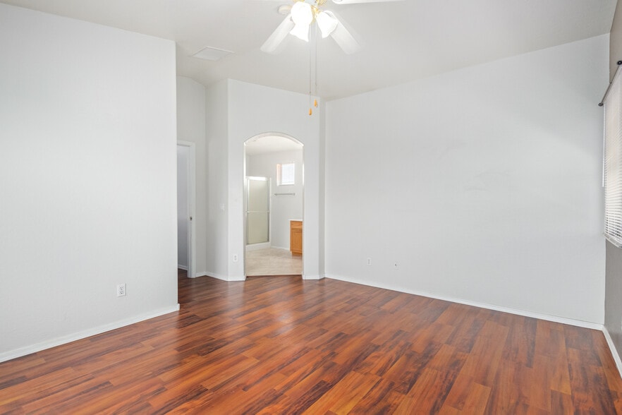Building Photo - 3316 E Tierra Buena Ln