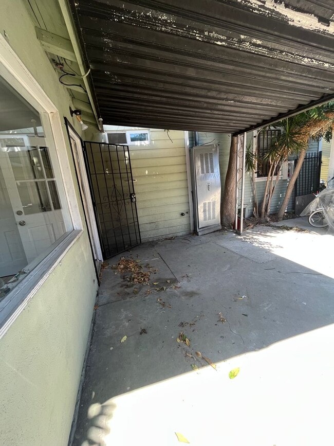 Building Photo - 1609-1611 Gundry Ave