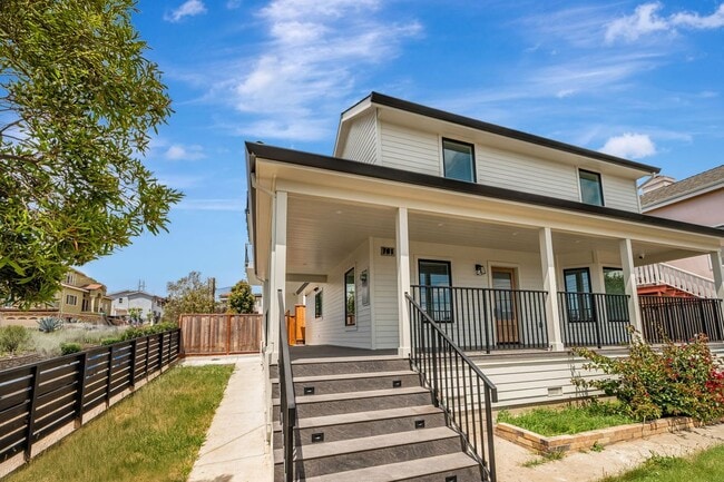 Building Photo - 701 Olive Ave