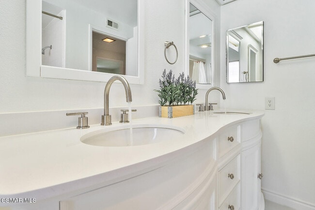 Building Photo - 4082 Avenida Verano