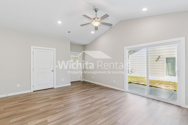 Building Photo - Move-In Ready Duplex in Bel Aire!