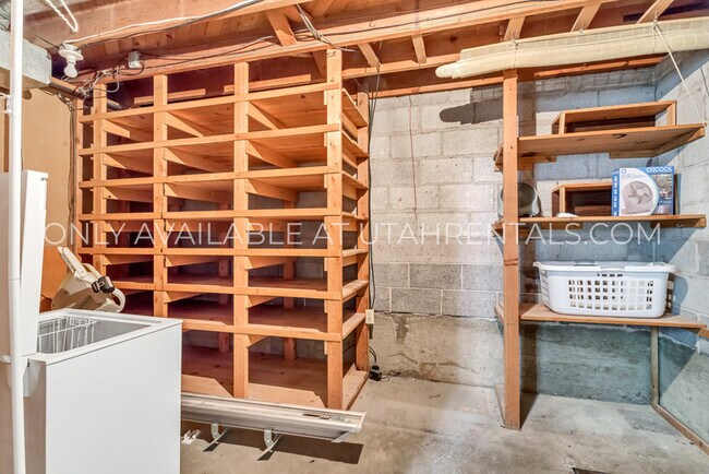 Building Photo - 4270 S Monarch Way