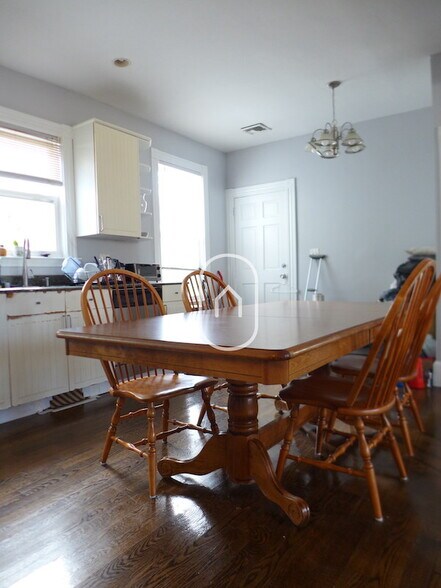 Building Photo - 123 Centre St