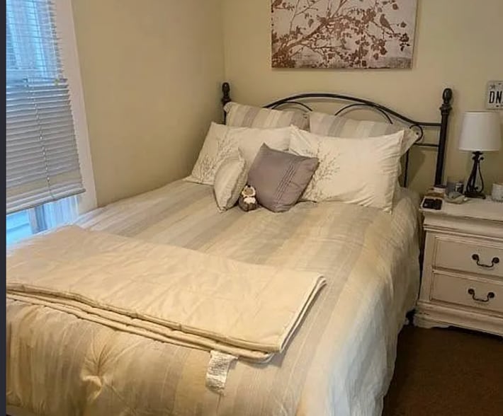 Building Photo - 1320 W Schubert Ave