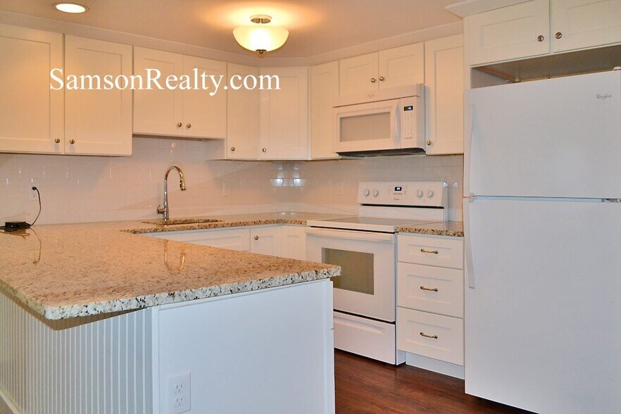 Building Photo - 497 Oaklawn Ave