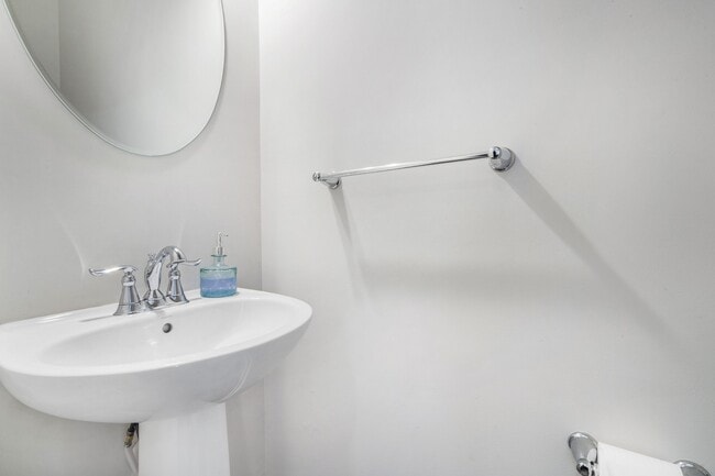 Building Photo - 16 Sedicavage Way