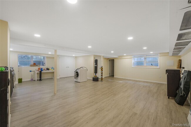 Building Photo - 24 Mineola Ave