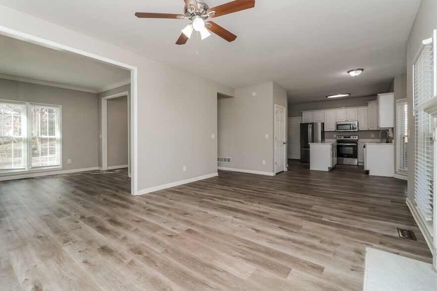 Building Photo - 245 St Martins Dr SE