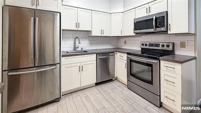 Building Photo - 326 Prospect Ave