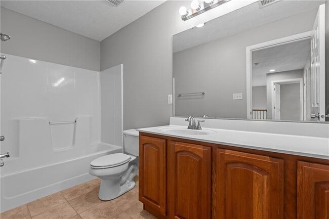 Building Photo - 302 Laurel court