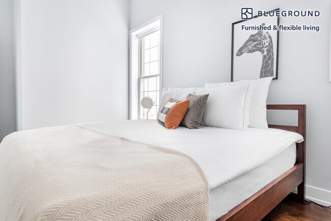 Building Photo - 1536 W Chicago Ave