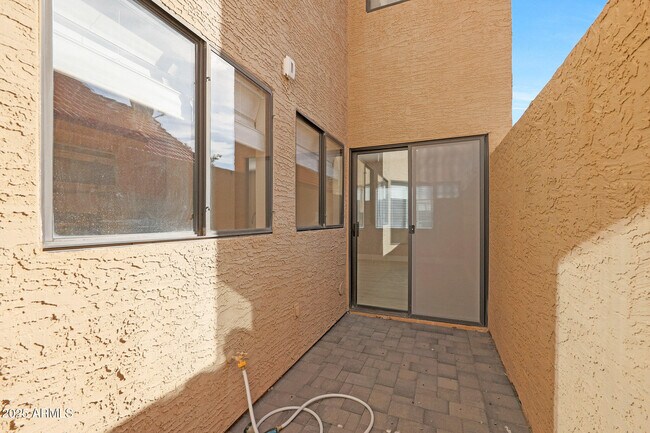 Building Photo - 4653 W Dublin St