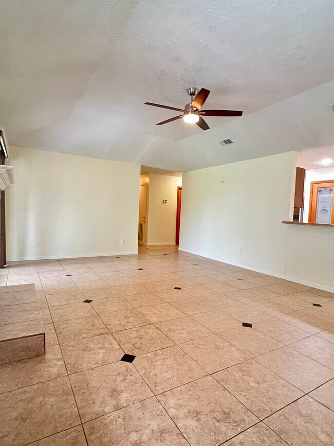 Building Photo - 2118 Endicott Ln