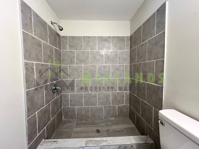 Building Photo - 290A Browning Court