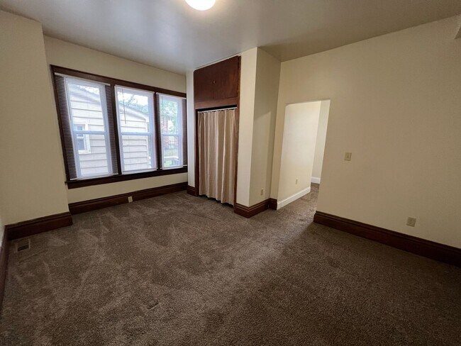 Building Photo - 284-286 E. 14th Ave.