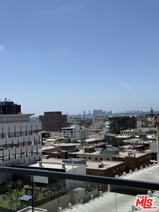 Building Photo - 6250 Hollywood Blvd