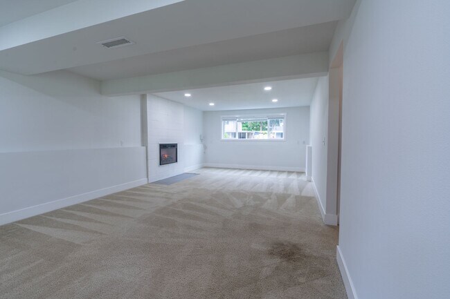 Building Photo - 4bed/3bath home in Finn Hill