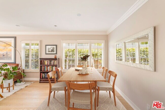 Building Photo - 3942 Glenridge Dr