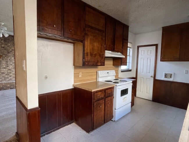 Building Photo - 610 N Elkhart Ave