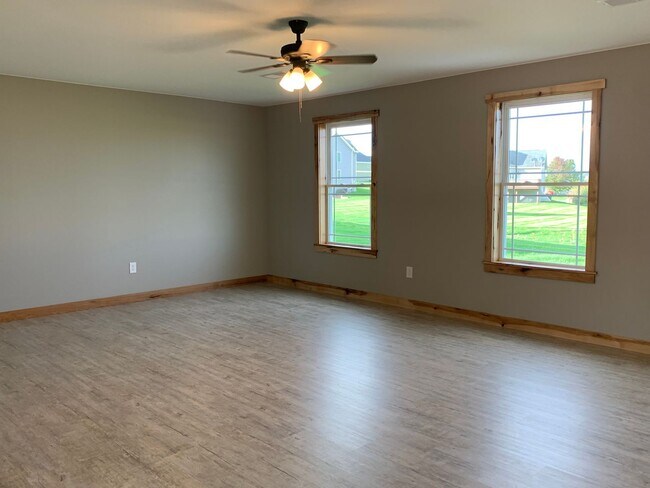 Building Photo - Gorgeous 3 bed, 2.5 bath single family hom...