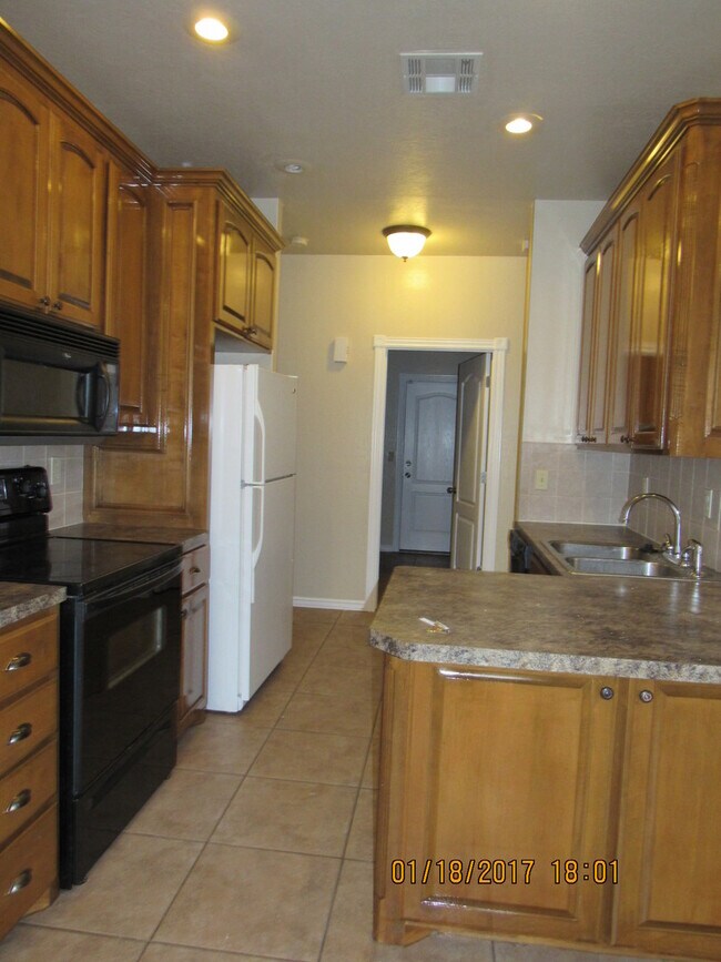 Building Photo - BEAUTIFUL HOME IN WOLFCREEK AREA!!!