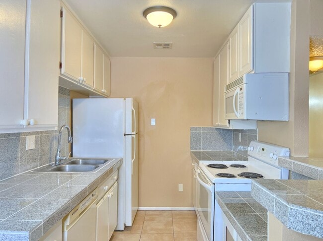 Building Photo - OPEN HOUSE -  INQUIRE:     LARGE ONE 1/BR ...