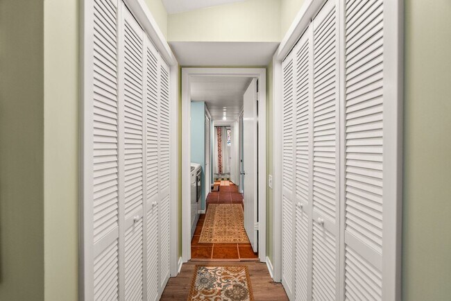 Building Photo - Furnished 3 Bedroom Lakewood Home with Lake View
