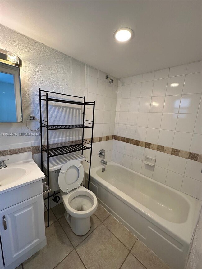 Building Photo - 2775 Taft St