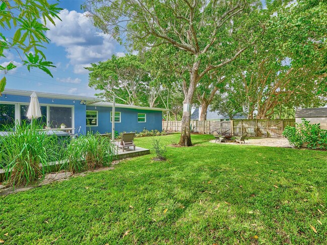 Building Photo - 801 NE 15th St