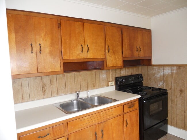 Building Photo - 1 BR Apartment Near Downtown
