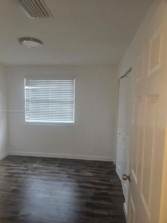 Building Photo - 11047 Longboat Dr