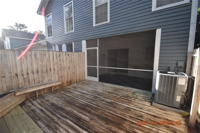 Building Photo - 2701 Penzance St