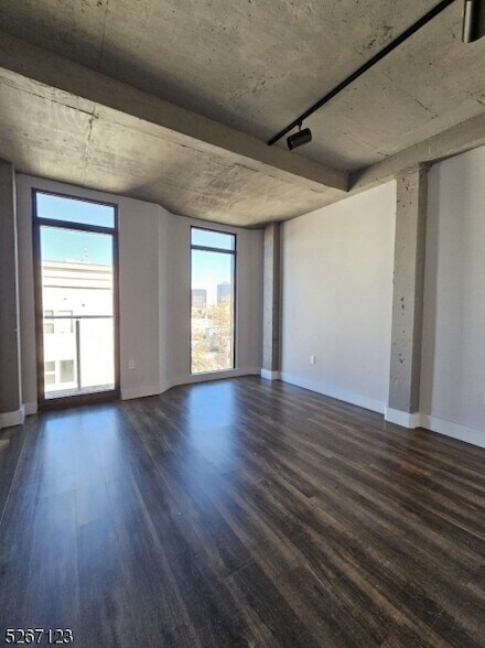 Building Photo - 58-60 Elm Street Unit 601