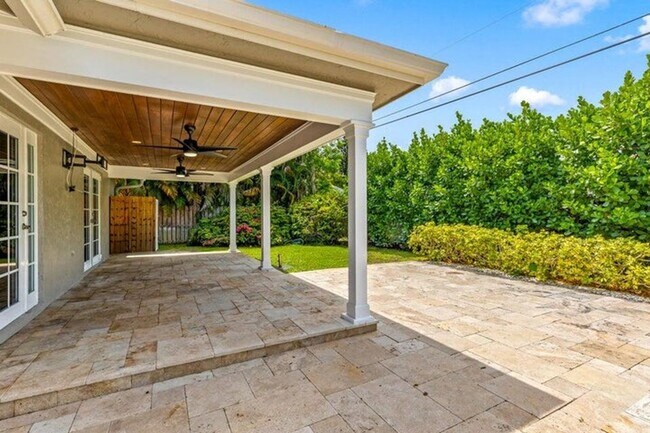 Building Photo - 4610 Pine Tree Dr