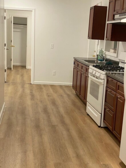 Building Photo - 244 E Hanover St