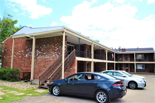 Interior Photo - BRADFORD APARTMENTS -- 094