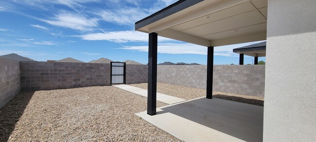 Building Photo - ra2720