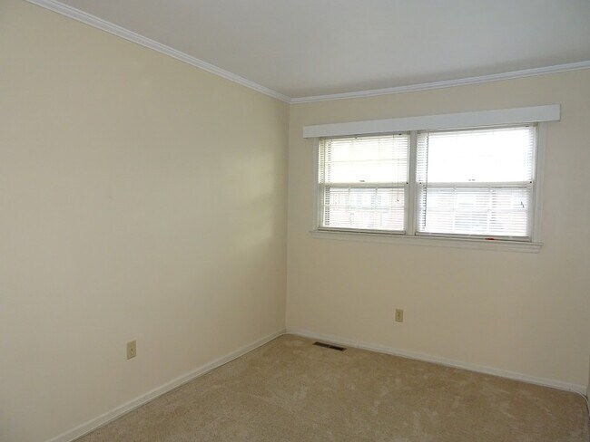 Building Photo - 399 Circuit Ln