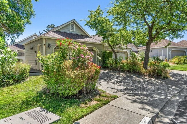 Building Photo - 1825 N Forest Hill Pl