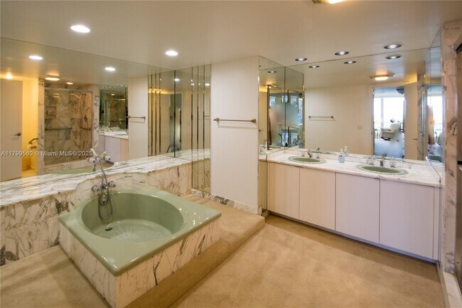 Building Photo - 2200 S Ocean Ln
