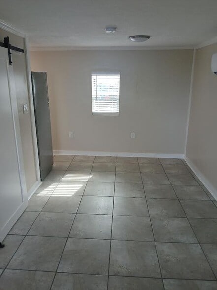 Building Photo - 319 1/2 E. 11th St