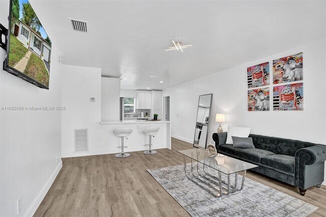 Building Photo - 510 N 24th Ave