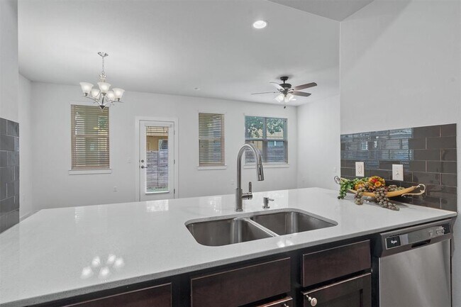 Building Photo - 8940 Parker Ranch Cir