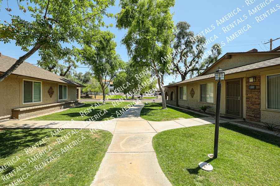 Building Photo - 1254 N 85th Pl